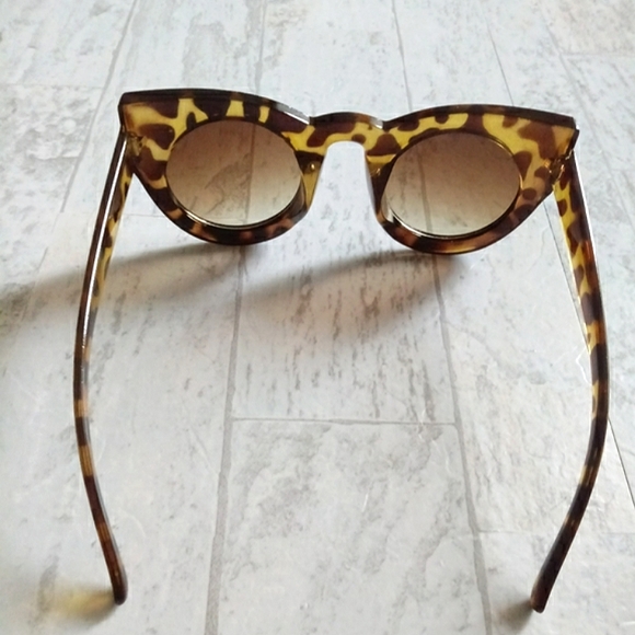 New Women's Oversized Animal Print Cat Eye Sunglasses - Picture 7 of 7